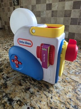 Little Tikes Story Dream Machine: Educational Toy Projector